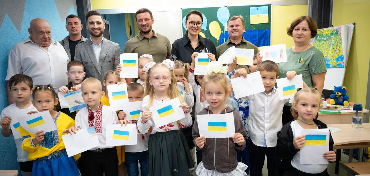 Ukraine school children